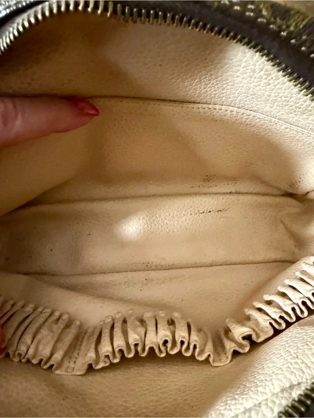 LOUIS VUITTON Trousse 23 Cosmetic Toiletry Bag/Pouch in Classic Monogram Canvas!
